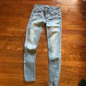 American Eagle light wash skinny jeans